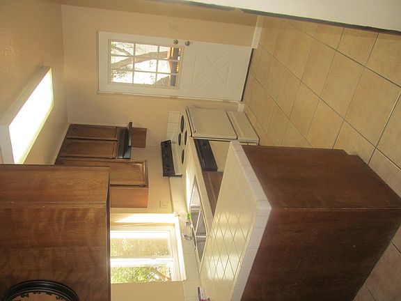 3rd image of 2708 La Crescenta Dr