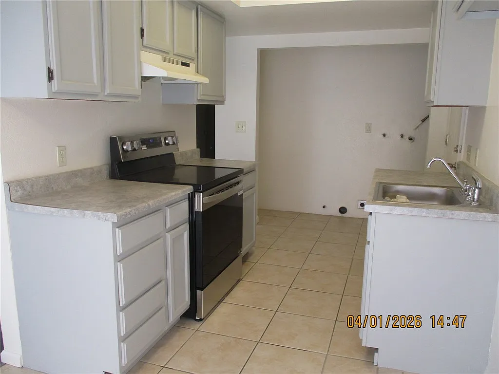2 bed, 1.0 bath, 800 sqft, $925 — Photo 2