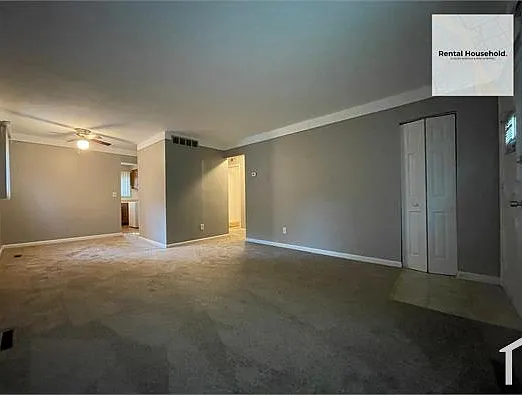 3 bed, 980 sqft, $1,300 — Photo 2