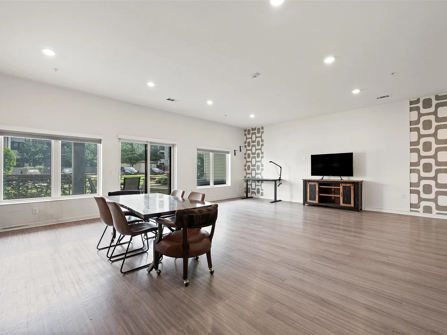 1 bed, 1.0 bath, 1256 sqft, $2,550 — Photo 2