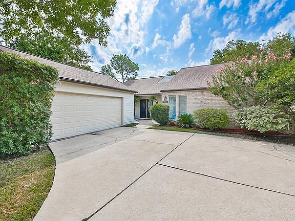 3rd image of 12403 Rocky Knoll Dr