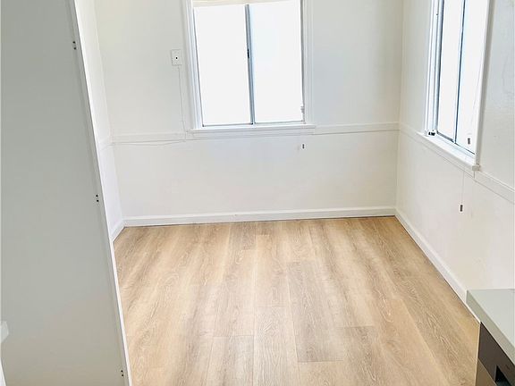 4th image of 5754 Vineland Ave