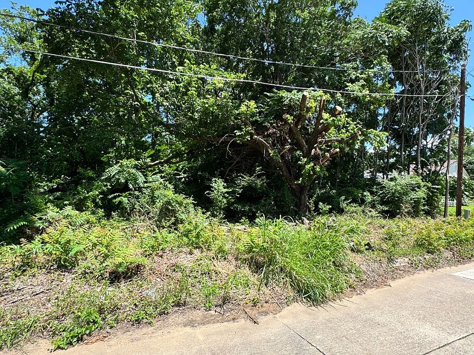 1st image of 305 W Kiowa Ave