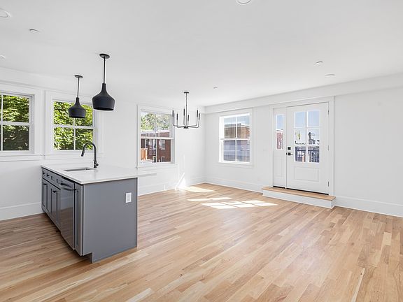 3rd image of 293 Governor St #201