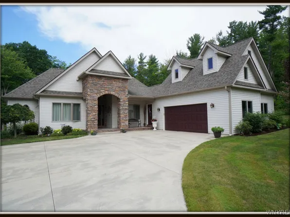 7400 Chestnut Ridge Rd, Orchard Park, NY 14127