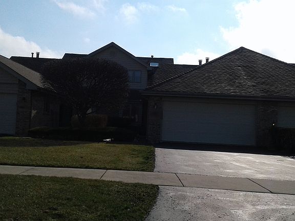 3rd image of 18433 Lakeview Cir W