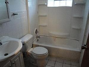 5th image of 1009 W North Ave APT E