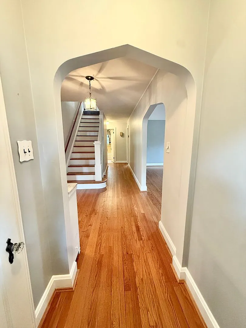 3 bed, 2.0 bath, 2426 sqft, $2,250 — Photo 3