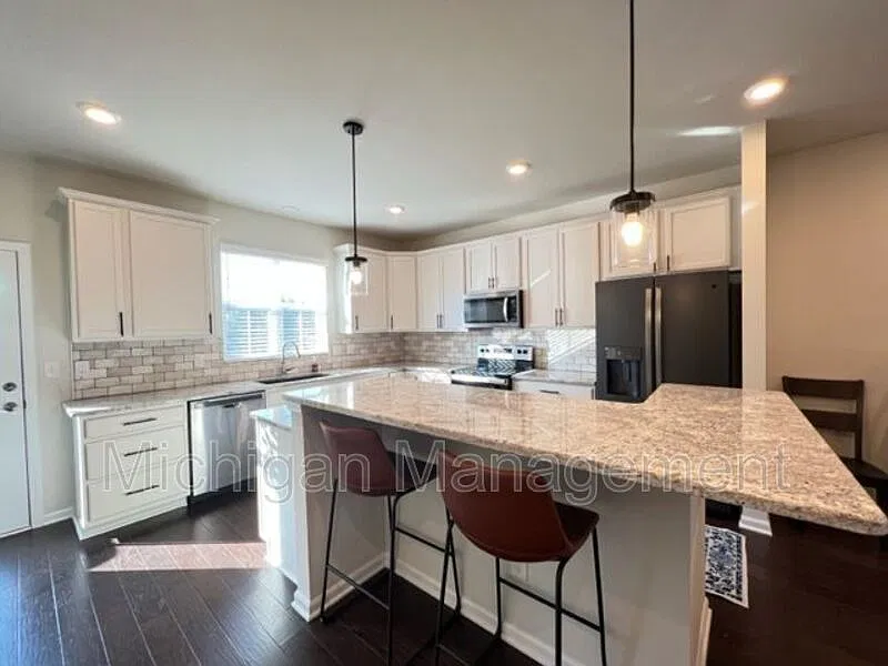 4 bed, 3.5 bath, 2397 sqft, $3,800 — Photo 4