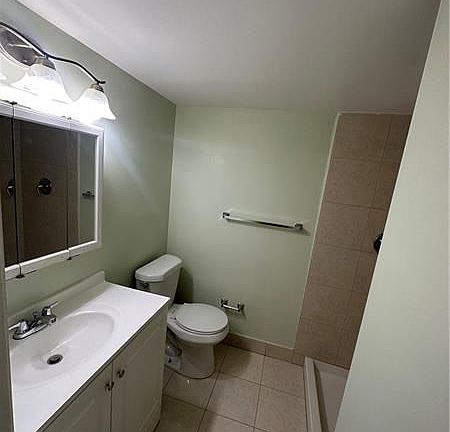 5th image of 902 NE 209th St APT 104-40