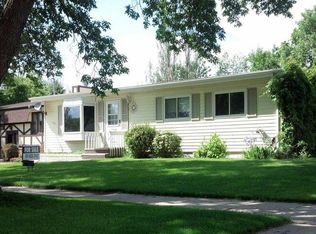 808 14 1/2 Ave SW, Minot, ND 58701