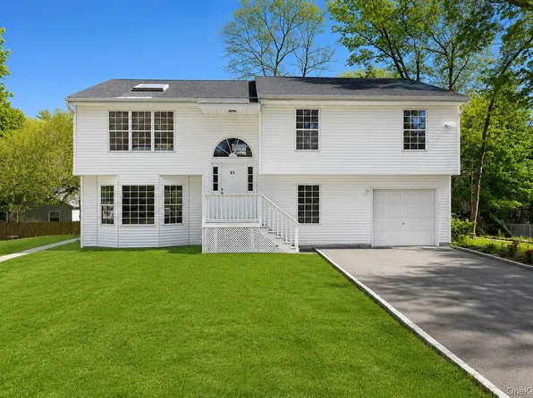 65 16th St, Wading River, NY 11792