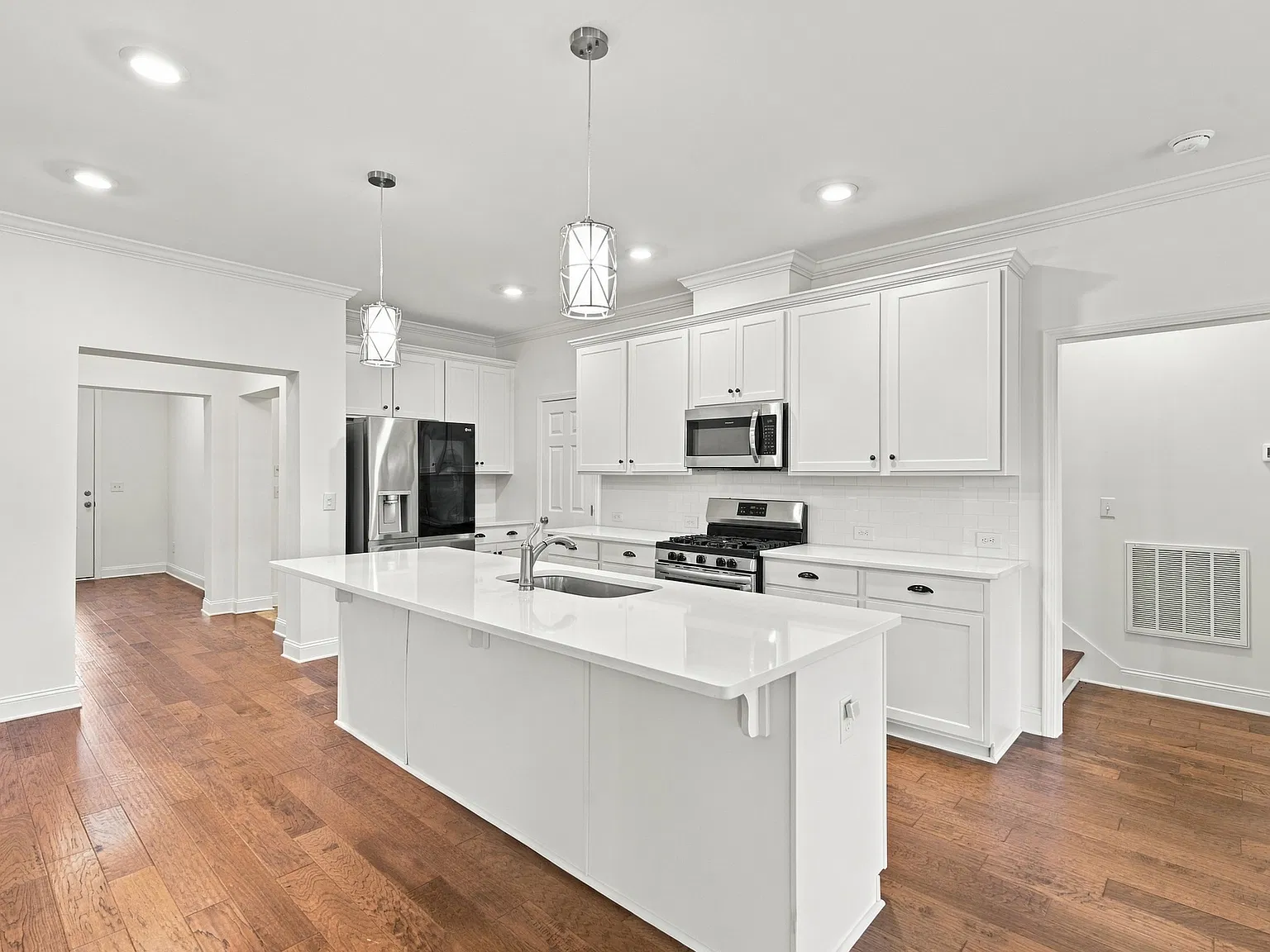 4 bed, 2905 sqft, $2,750 — Photo 2
