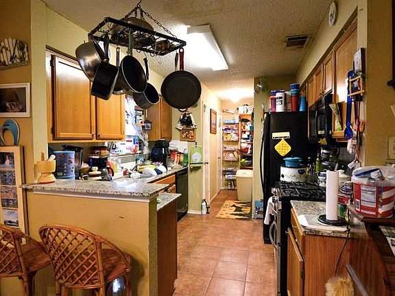 3rd image of 812 Sweetwater River Dr
