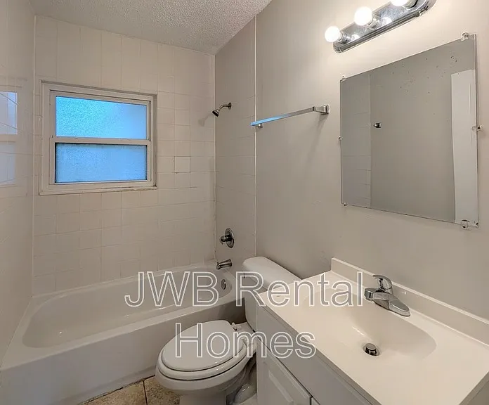 217 E 48th St — Photo 8