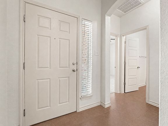 5th image of 634 Saddle House