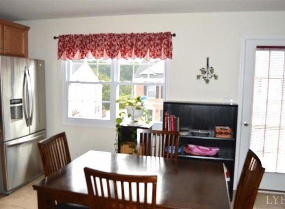 4th image of 641 Wyndhurst Dr