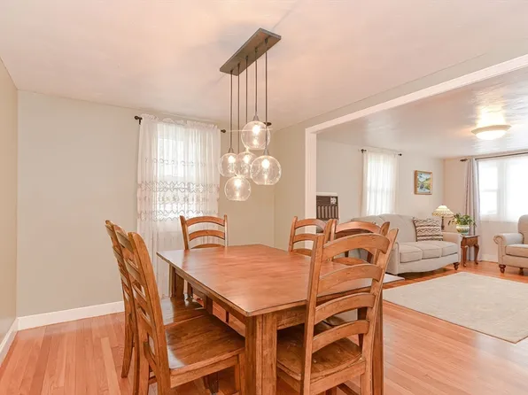 125 College Farm Rd, Waltham, MA 02451