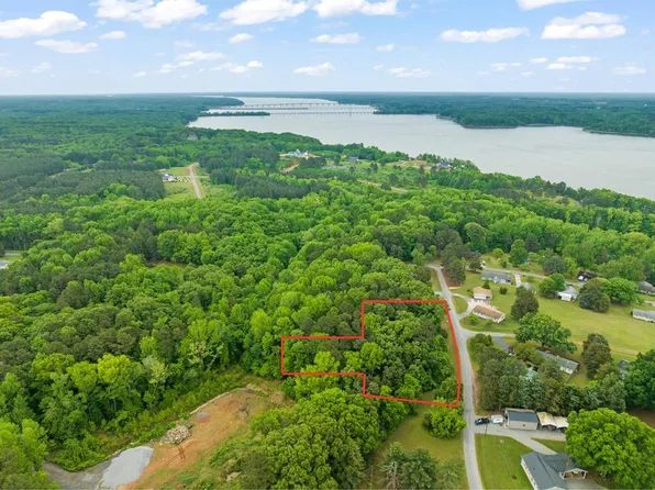 19-22 Seven Oaks Dr, Clarksville, VA 23927