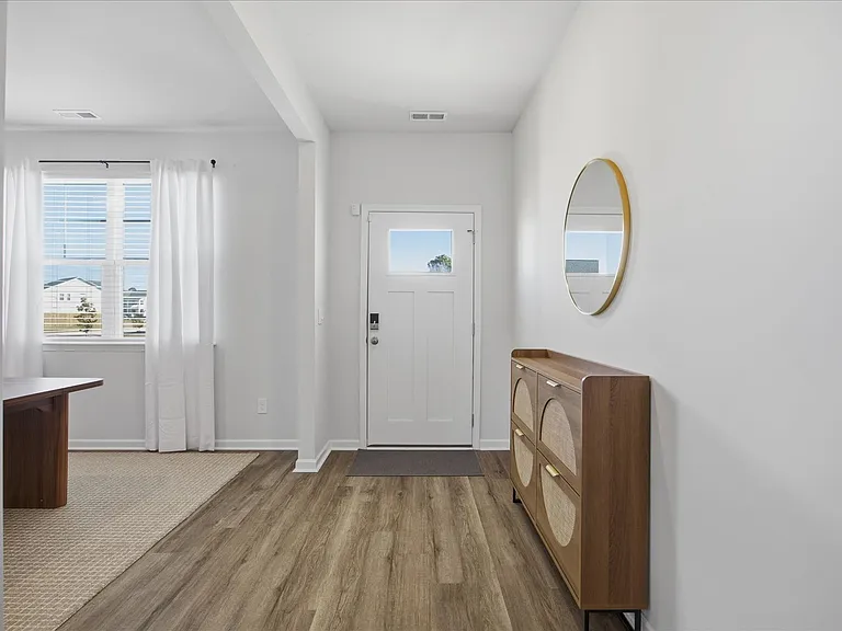 234 N Farmhouse Dr — Photo 2