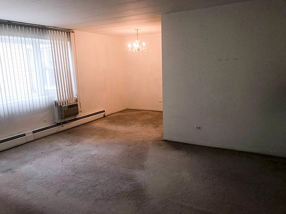 5th image of 2035 W Granville Ave APT 304