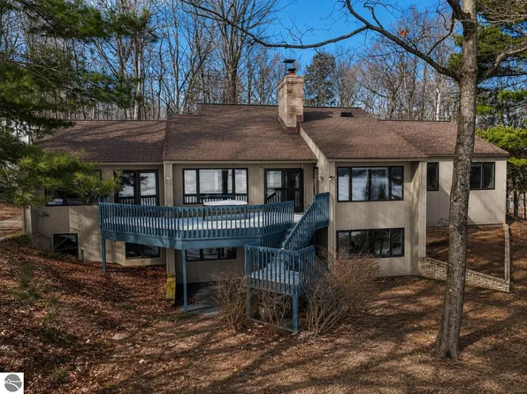 2500 Crystal Dr, Frankfort, MI 49635
