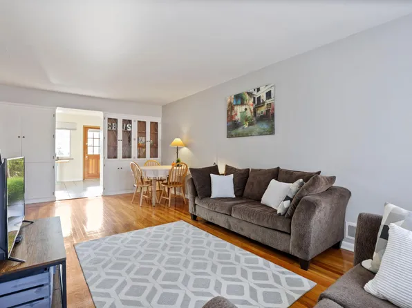 4994 N High St APT E1, Columbus, OH 43214
