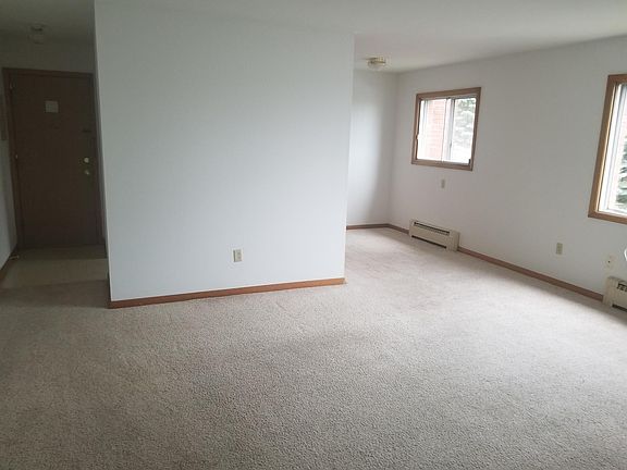 2nd image of 475 S Roosevelt Ave