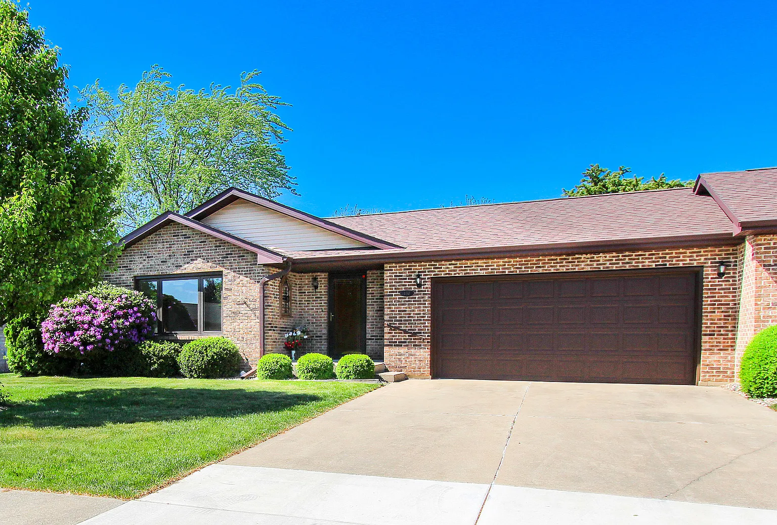 137 Regency Pkwy photo 1
