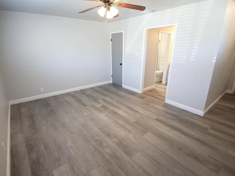 5112 Olive Dr — Photo 11