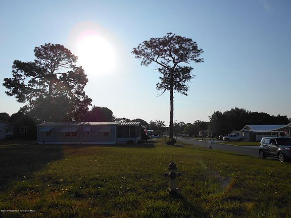 4th image of 7464 Country Club Dr