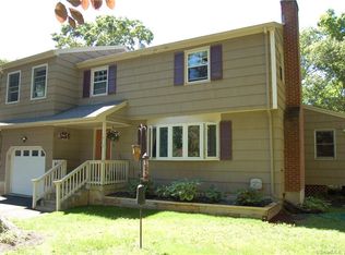 18 Patrick Pl, Niantic, CT 06357