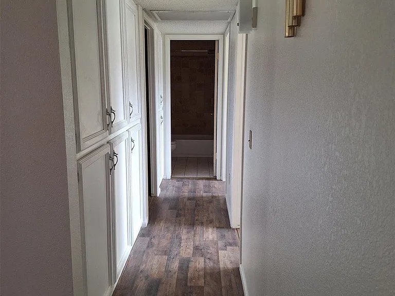 2106 S 17th Ave — Photo 3