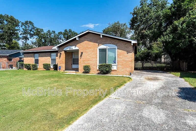 4 bed, 2.0 bath, 1370 sqft, $1,650 — Photo 2