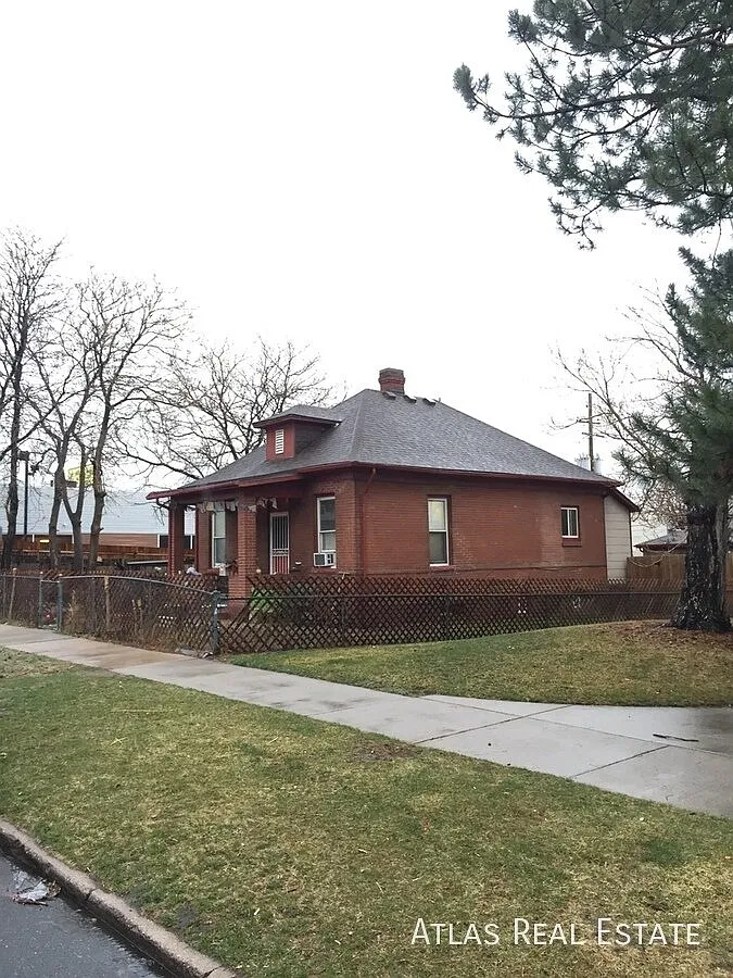 Save $2440! 4 bed 2 bath with a Large 3-car Garage in the Highlands - Cant Miss Location for a Si... — Photo 2
