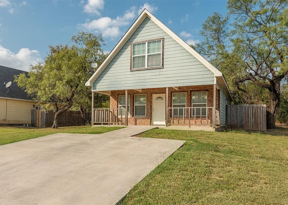 2nd image of 10910 Shady Oaks Dr