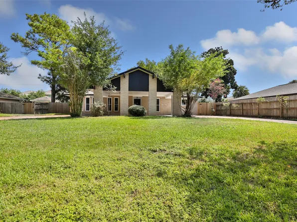 4308 Pine Shadows St, Dickinson, TX 77539