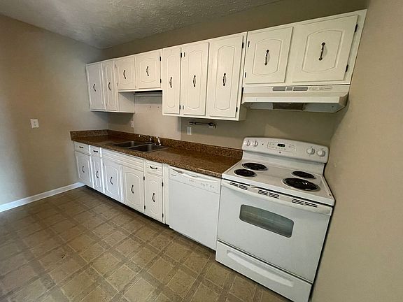 4th image of 202 Fountain Dr