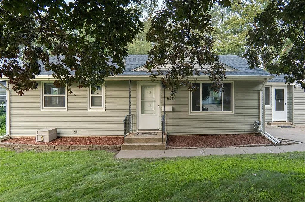 3 bed, 1100 sqft, $2,400 — Photo 2