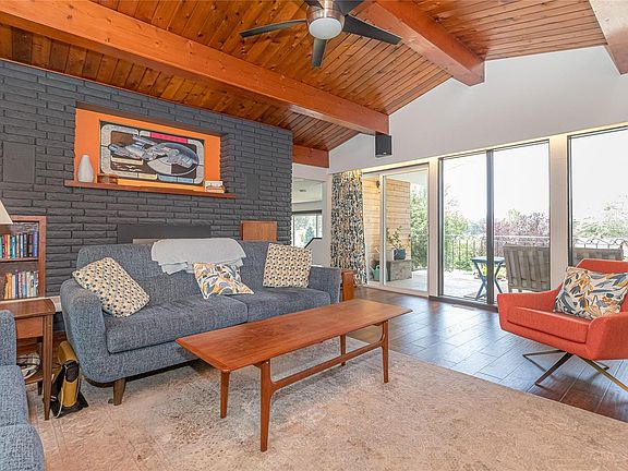 4th image of 2363 Seine Rd