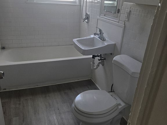2nd image of 565 E Elm St APT 3