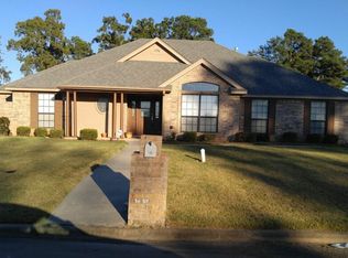 149 Corley Cir, Wake Village, TX 75501