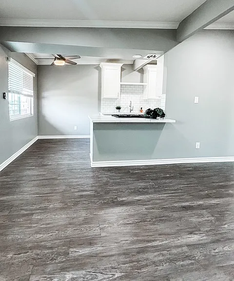 Maureen Court/Mirawood Apartments — Photo 1