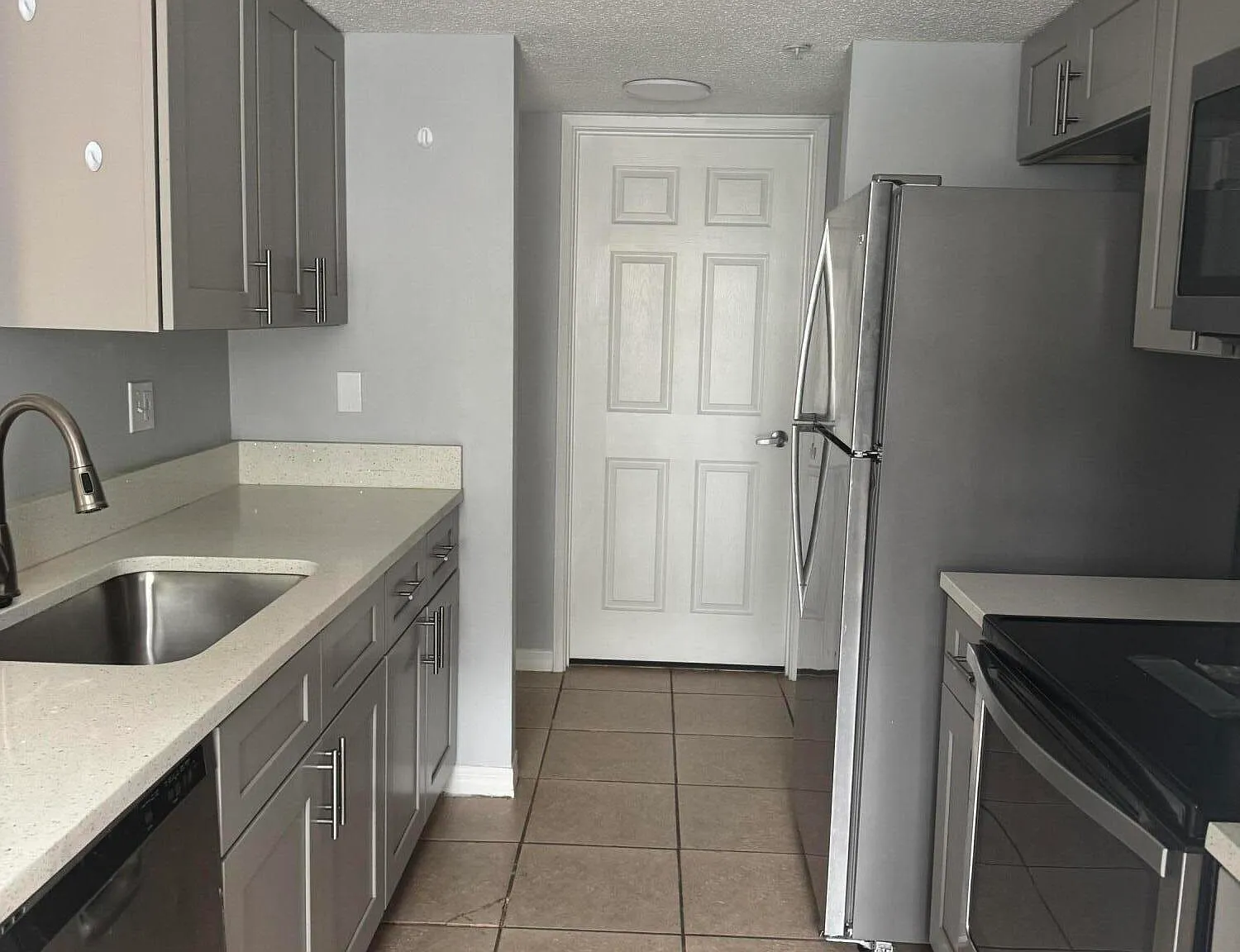 1 bed, 1.0 bath, 815 sqft, $1,450 — Photo 1