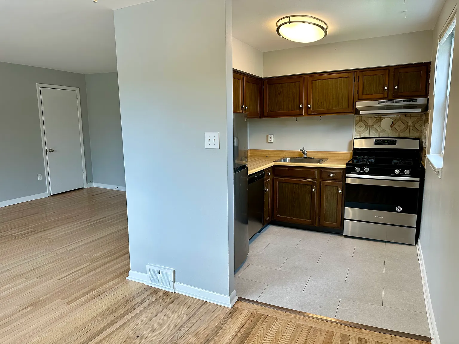 2 bed, 800 sqft, $1,645 — Photo 4