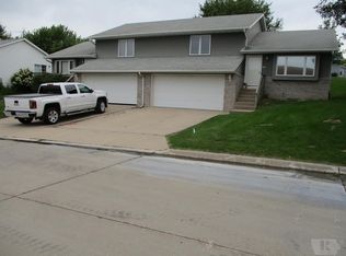 928 Amy Cir, Carroll, IA 51401
