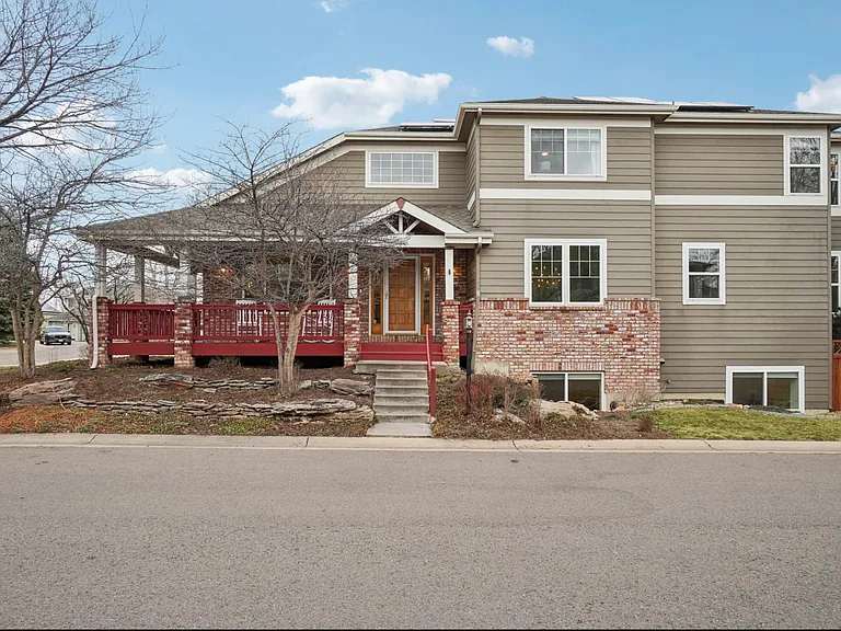 3940 Montclair Ln — Photo 2