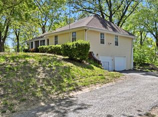 10407 N Crooked Rd, Kansas City, MO 64152