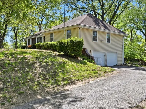 10407 N Crooked Rd, Kansas City, MO 64152