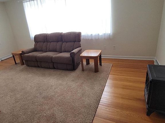 3rd image of 807 Loney St